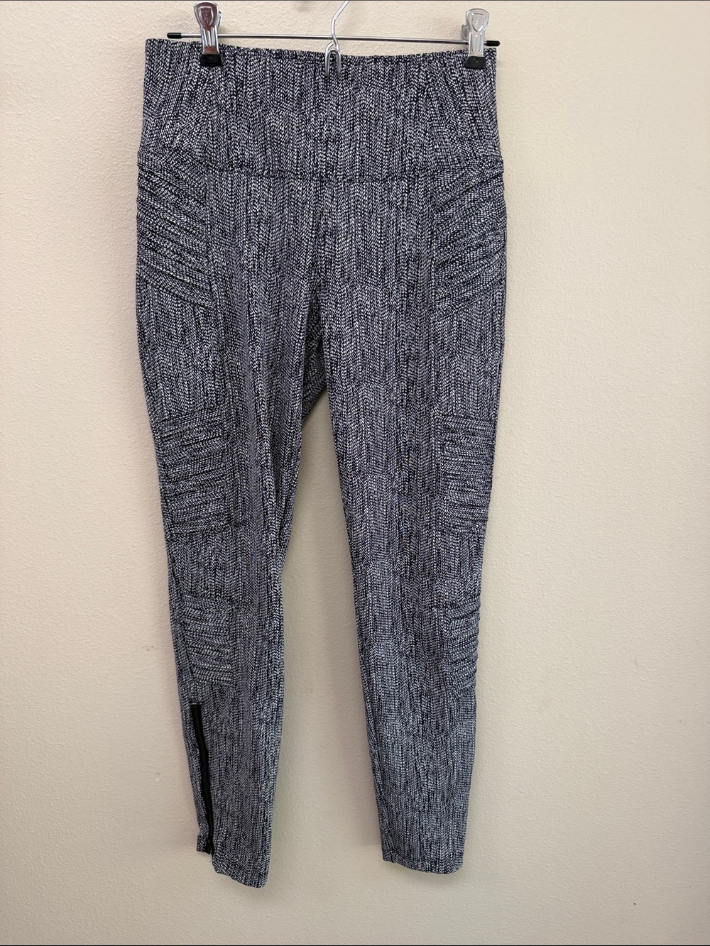 Athleta Speckled Black & White High-Waist Moto Leggings with Ankle Zipper SzSP